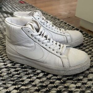 Nike Blazer Mid '77
Women's Shoes